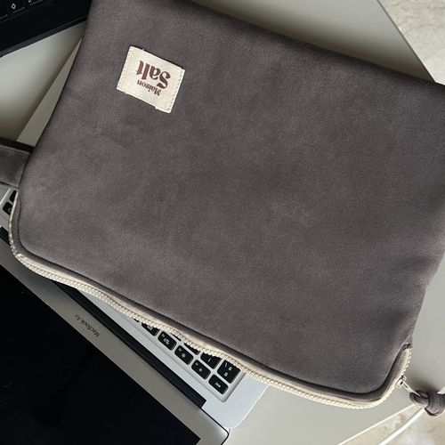 Pochette Pc En Daim Marron Avec Longuette