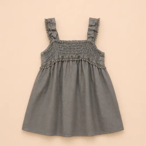 Robe Fille À Bretelles Volantées – Élégance Naturelle & Style Intemporel