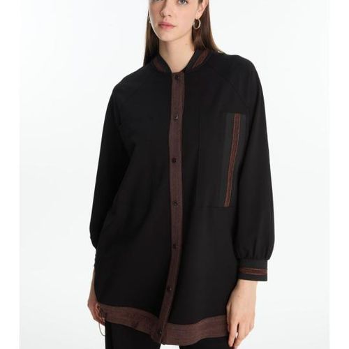 Veste Détaillée À Rayures