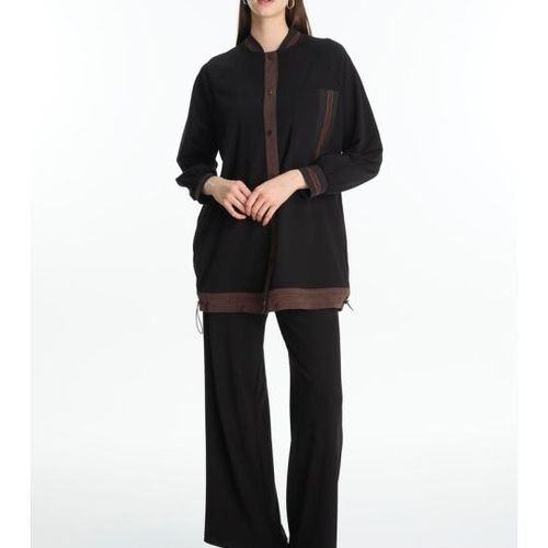 Veste Détaillée À Rayures