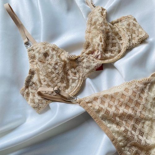 Ensemble Dentelle Élégance – Sable Du Désert