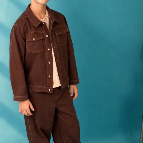 Ensemble Garçon 3 Pièces Marron Chocolat – Veste Workwear, T-shirt Beige & Pantalon Cargo Wide Leg