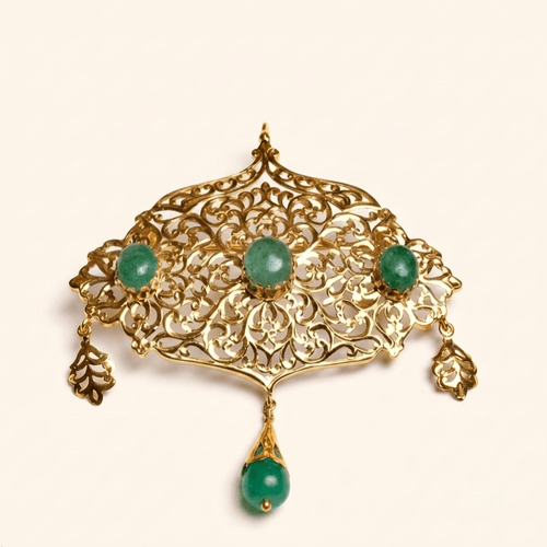 Broche En Or Jaune Filigranée Avec Pierres Vertes Et Diamilites