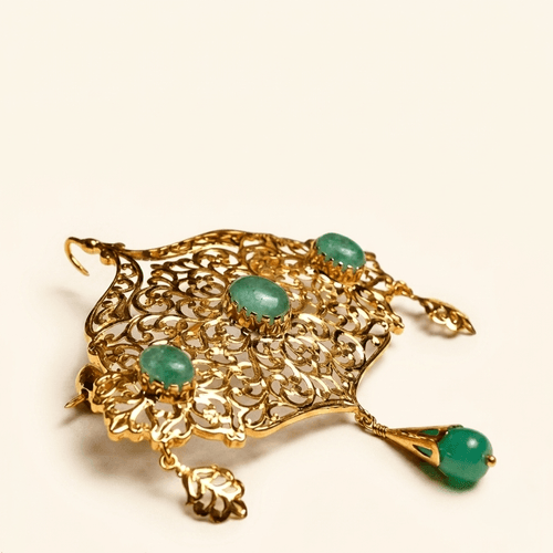 Broche En Or Jaune Filigranée Avec Pierres Vertes Et Diamilites