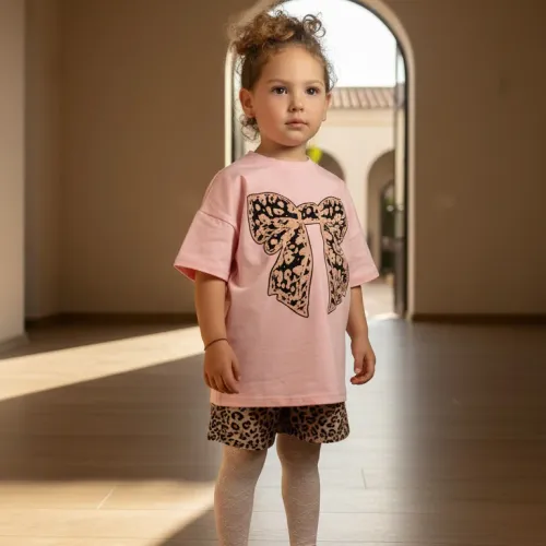 Little Diva – إطلالة فهد وردية مميزة