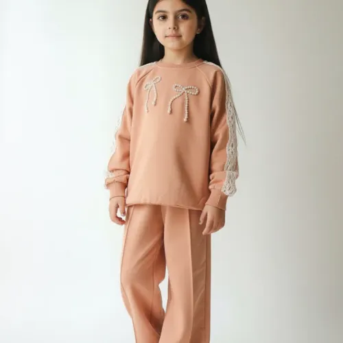 Ensemble Tala – Un Look Doux Avec Des Détails Sophistiqués