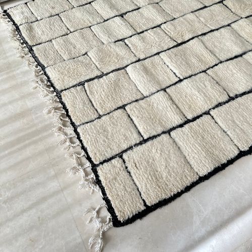 Tapis berbère Beni Ouarain crème et noir 100% laine de mouton - 2,46m / 1,54m