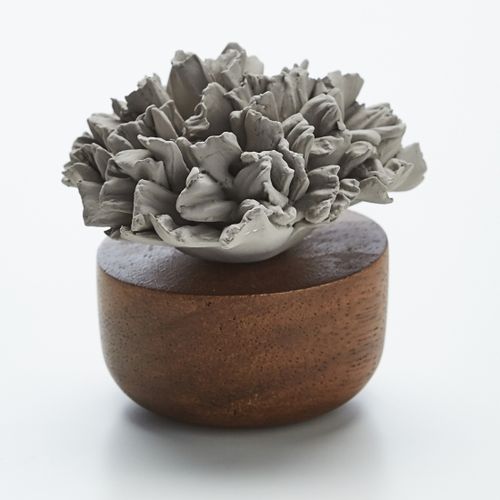 ŒILLET DU JAPON GRIS - DIFFUSEUR EN PORCELAINE ET CÉRAMIQUE POUR INTÉRIEUR