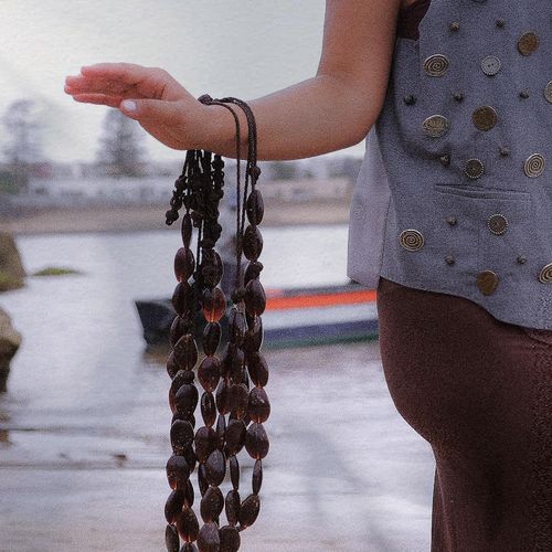 Collier Marron aux Pierres Précieuses avec Mejdoul Ajustable