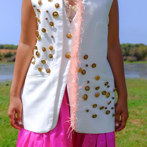 Églantine Rosée — Gilet Avec Détails de Fourrure Saumon