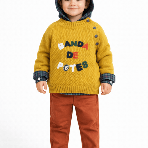 Pull Garçon Avec Chemise A Capuche Et Motif Coloré Et Pantalon Rouge Brique