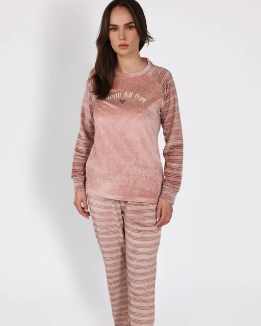 Pyjama rose avec détail satiné | Collection La Douceur d’Hiver thumbnail 1