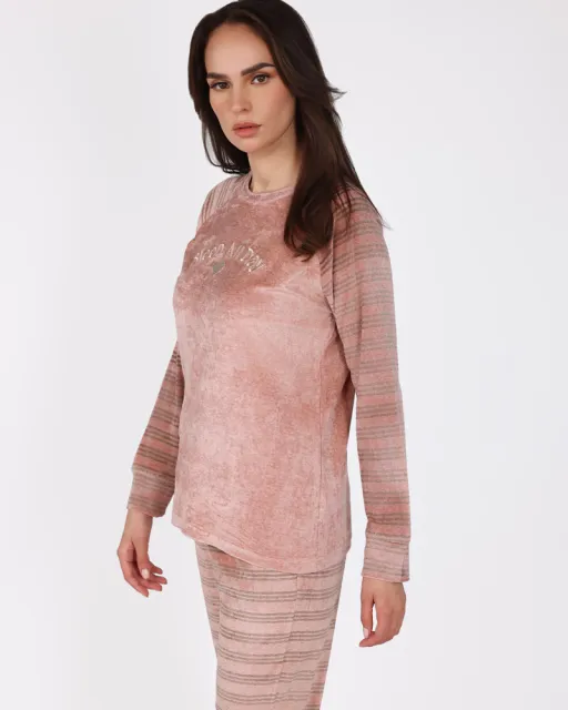 Pyjama rose avec détail satiné | Collection La Douceur d’Hiver thumbnail 2