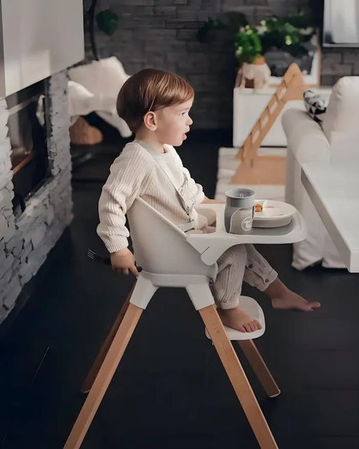 Chaise haute thumbnail 2