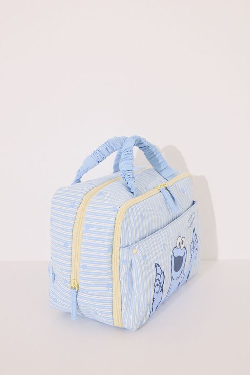 Grande trousse de toilette rembourrée « rue sésame » thumbnail 1