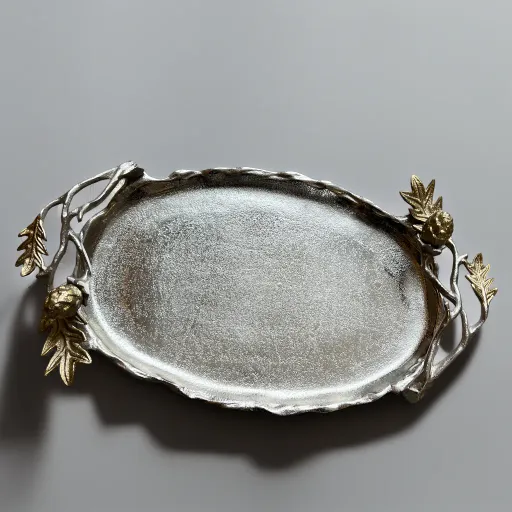 Plat ovale argenté avec décor floral doré thumbnail 2