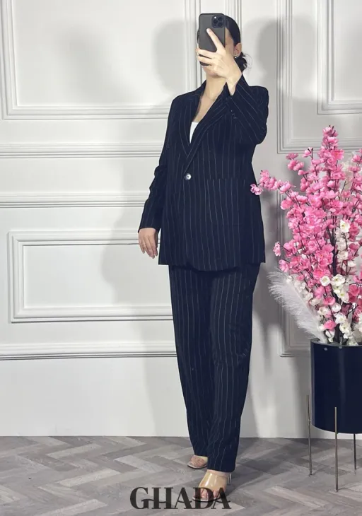 Ensemble Tailleur À Rayures En Noir thumbnail 2