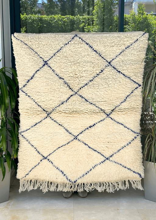 Tapis berbère Beni Ouarain crème à losanges bleu 100% laine de mouton - 130cm / 145cm thumbnail 1