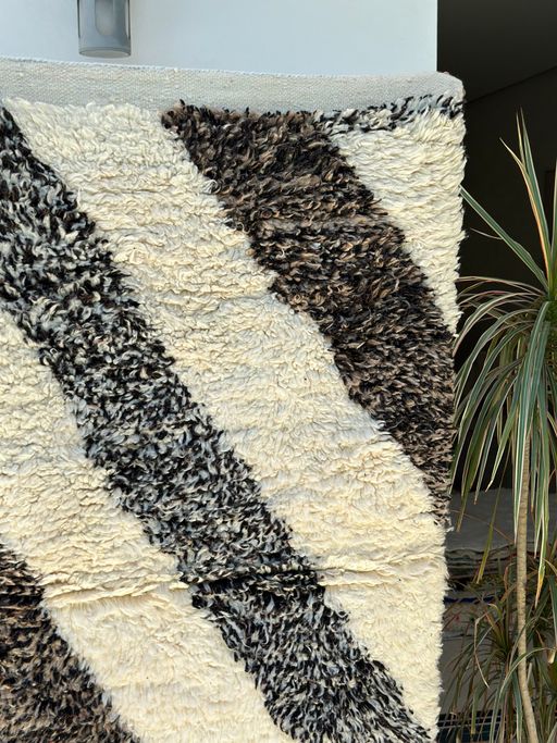 Tapis berbère Beni Ouarain noir marron et crème 100% laine de mouton - 153cm / 92cm thumbnail 2
