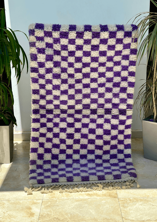 Tapis berbère Beni Ouarain damier crème et mauve 100% laine de mouton - 168cm / 100cm thumbnail 1