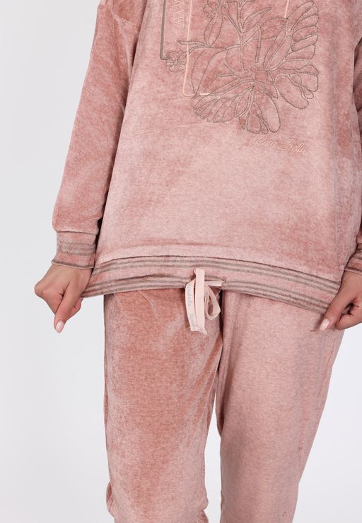 Pyjama rose à motif brodé | Collection La Douceur d’hiver thumbnail 4