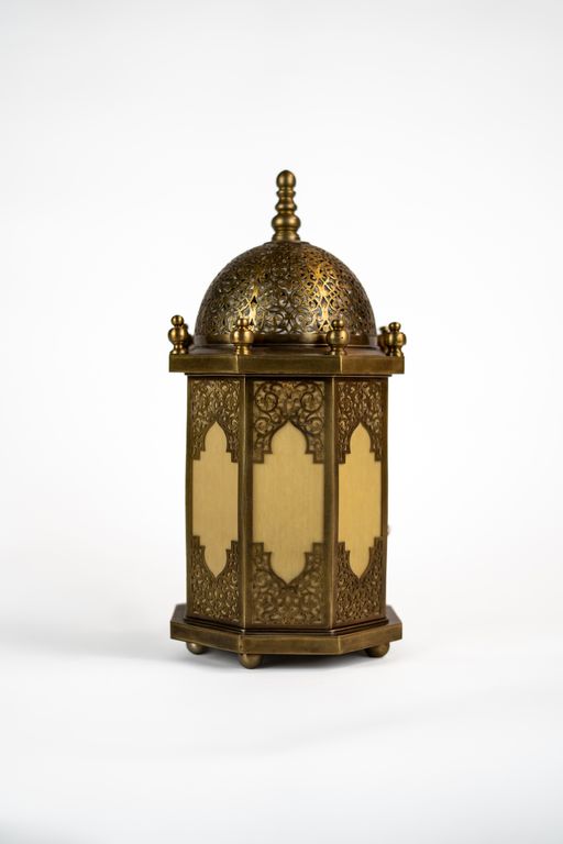 Lampe de table marocaine antique – Lampe à dôme en laiton finement sculptée thumbnail 1